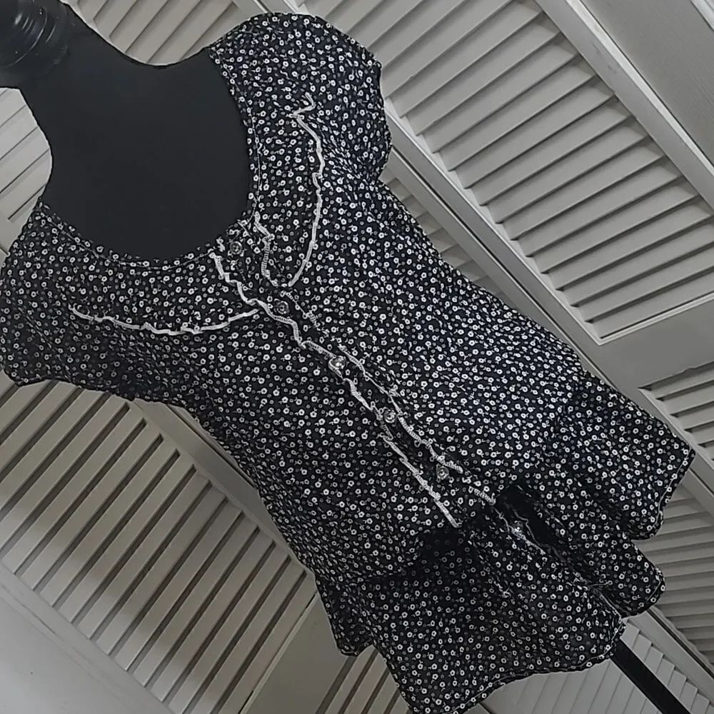 ambiance Apparels sz L dropwaist blouse button front waist ties